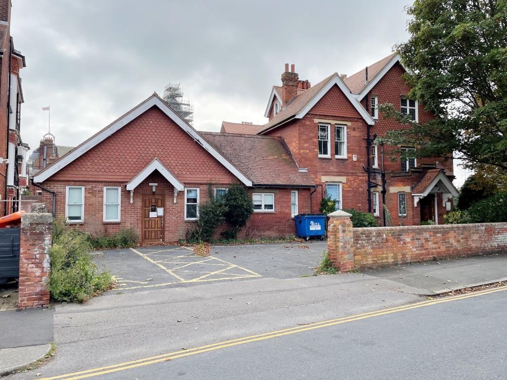 Lot: 55 - TWO SUBSTANTIAL FORMER OFFICE BUILDINGS WITH CONVERSION POTENTIAL - Side and rear view of number 8